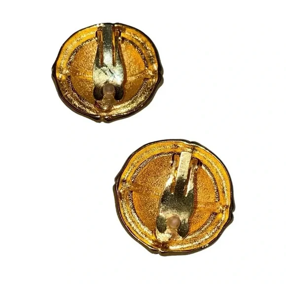 Vintage Enamel Gold Tone Round Clip On Earrings - Picture 2 of 4